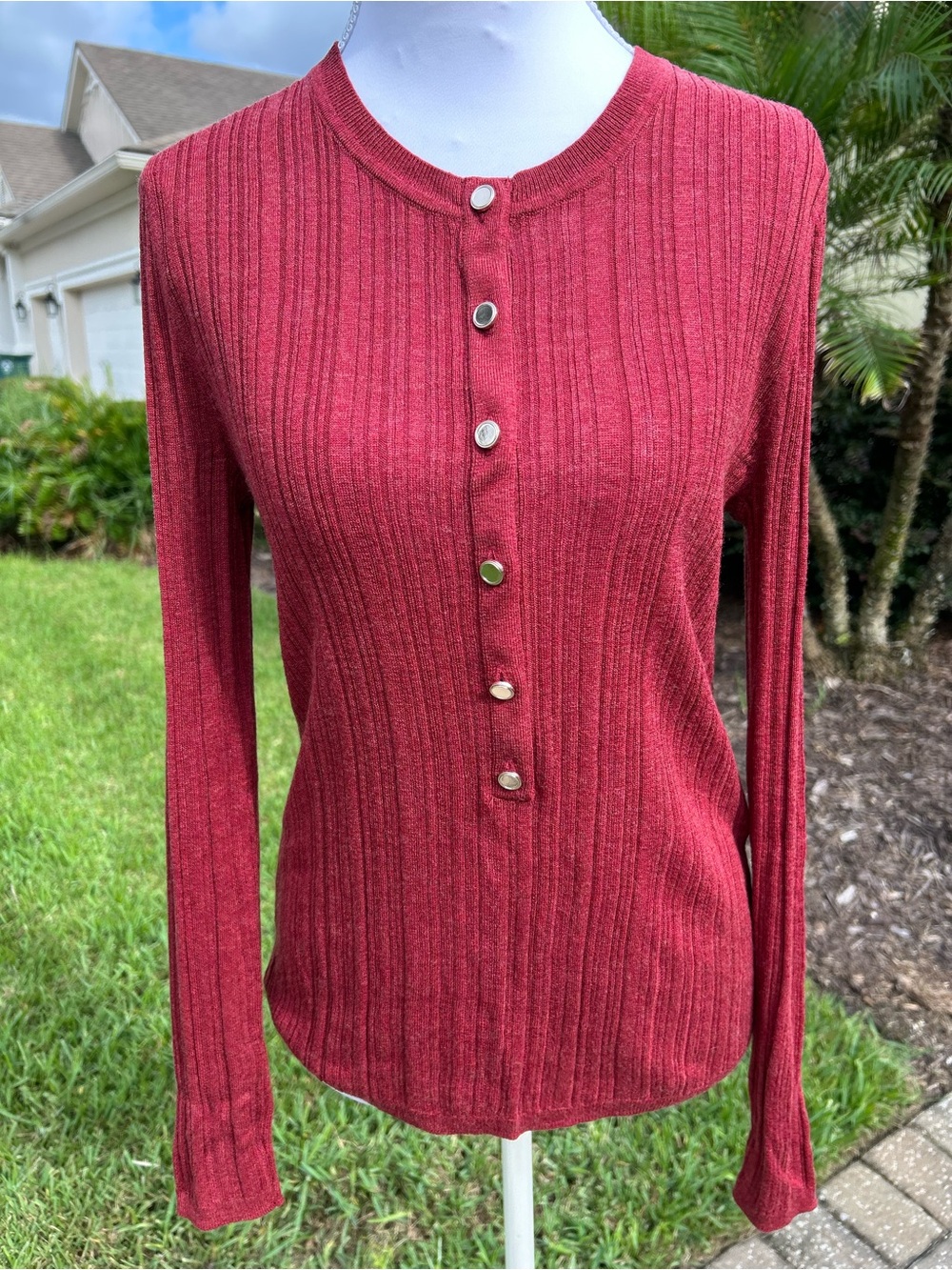 NWT🌷White House Black Market Red Henley Ling Sleeve Knit Sweater
